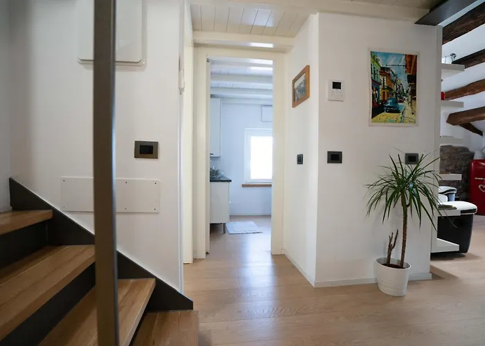 Loft In Piazza Con Soppalco